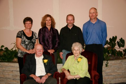 Seated: Dave and Ida Warner; Standing (left to right): Debbie (Stan) Bell, Diane (Randall) Reiman, Dennis (Tanya) Warner, David (Dorothy) Warner
